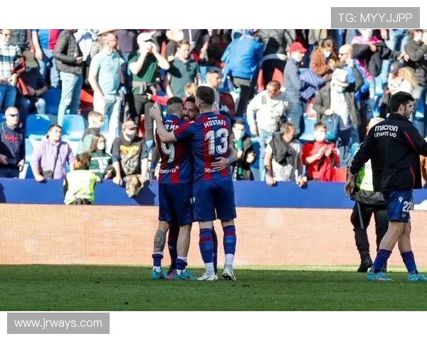 凯发足球官网首页入口提供最新赛事资讯和全面足球直播服务，助你轻松掌握比赛动态